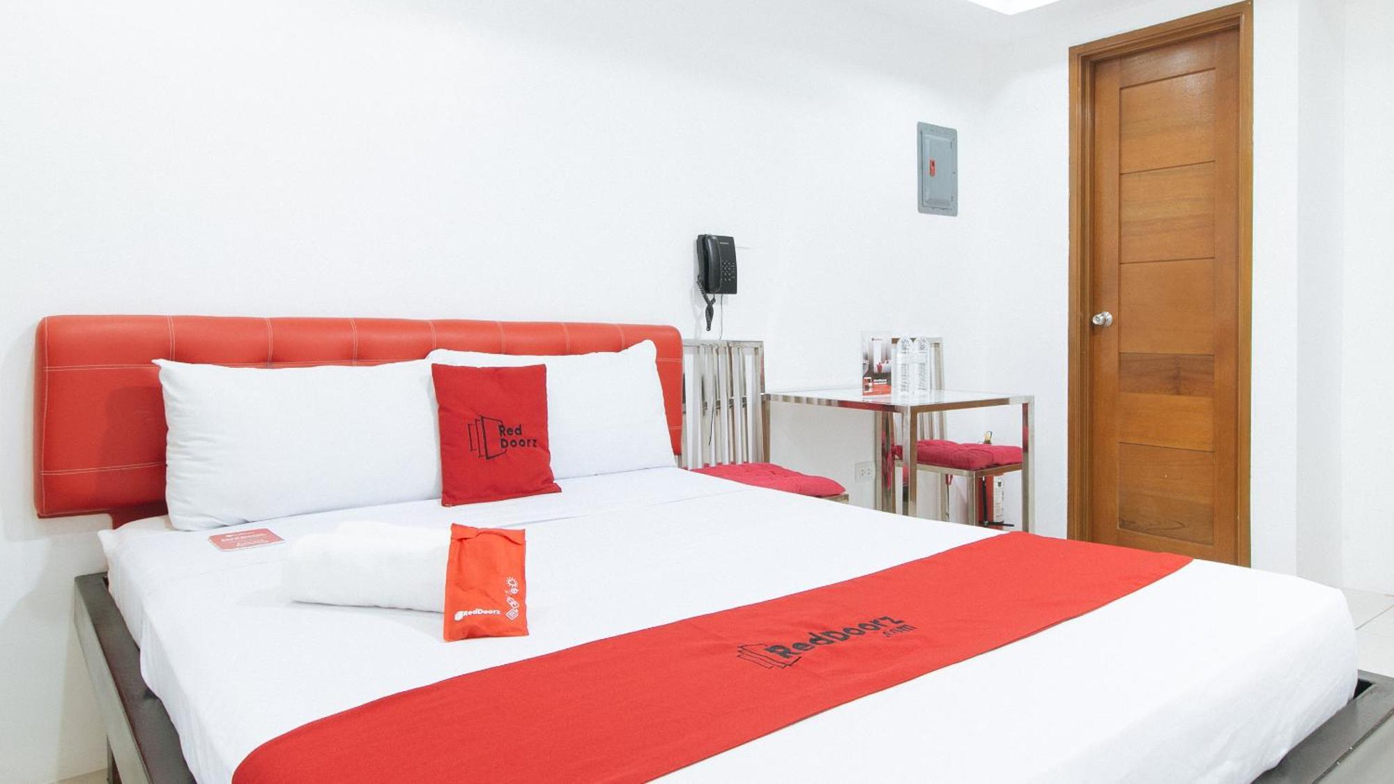 Reddoorz At Dbuilders Rooms Bangkal Makati Makati City Exterior foto