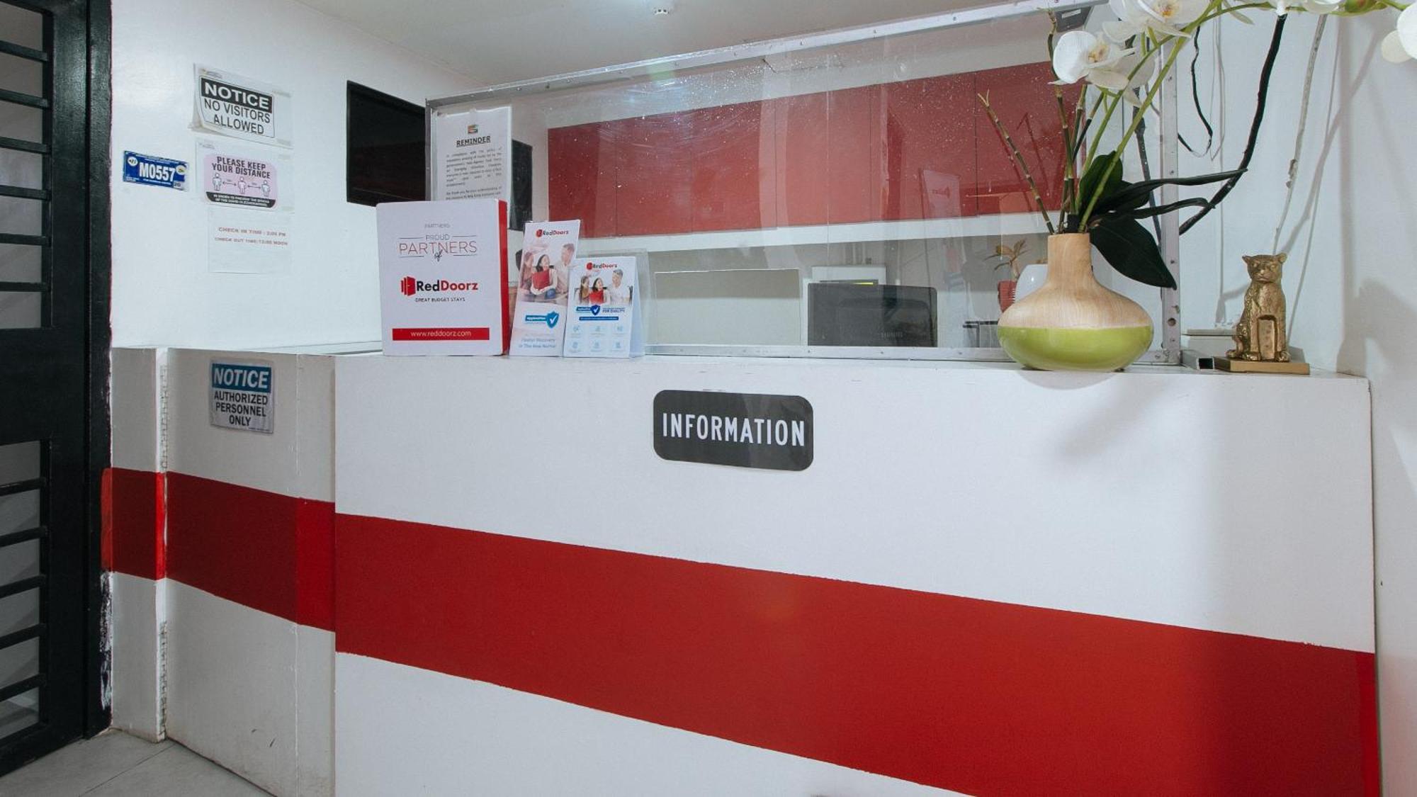 Reddoorz At Dbuilders Rooms Bangkal Makati Makati City Exterior foto